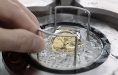 萧邦女表怎么卸螺丝